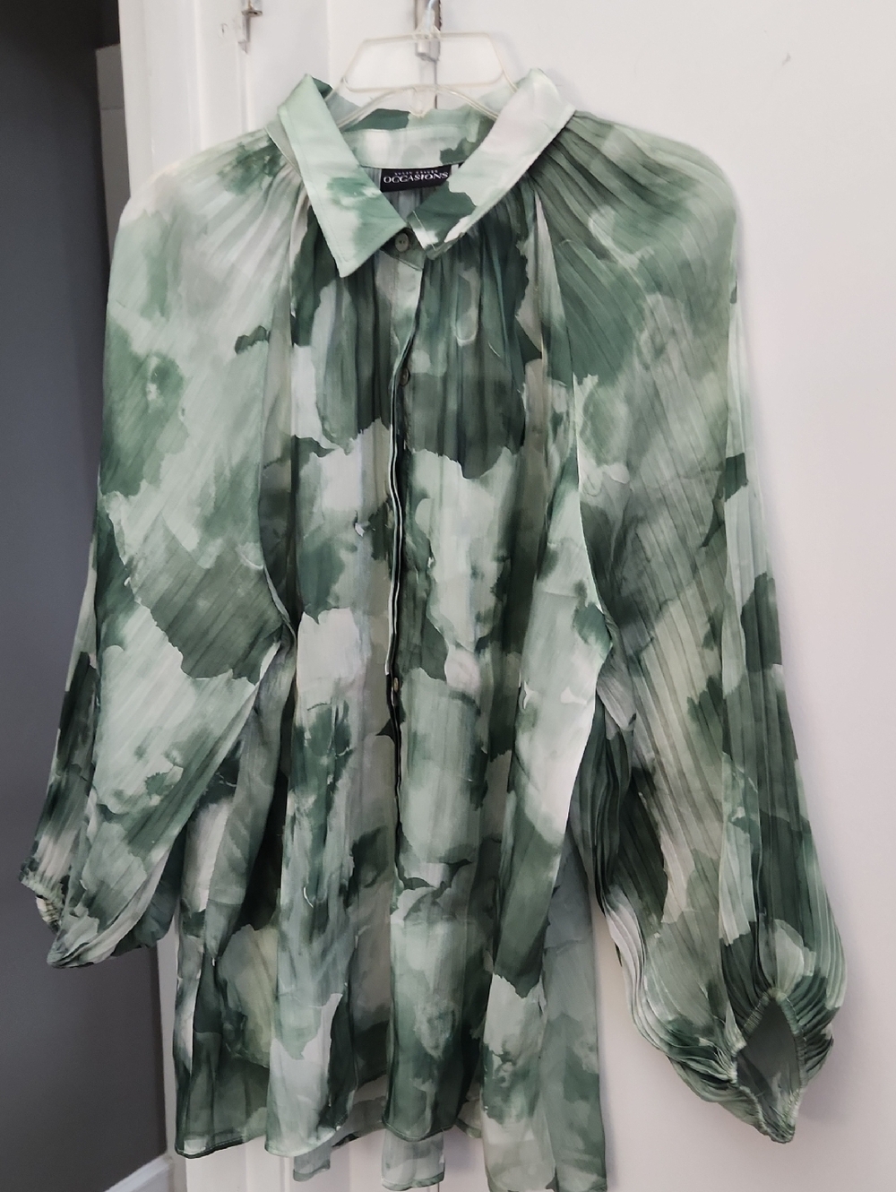 Susan Graver Occasions Green & White Pleated Watercolor Button-Front Blouse